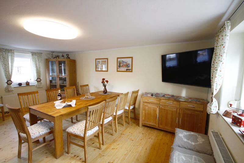Küche mit Fernseher